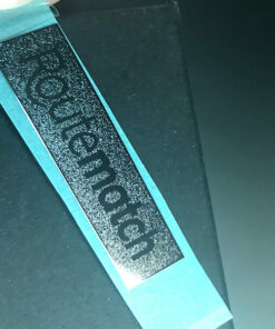 Aufkleber aus korrodiertem Metall mit 2 JTT-Logos | China Professionelle Hersteller von benutzerdefinierten metallischen Logoaufklebern, Fabrik