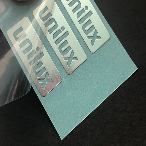 Выдолбленная металлическая наклейка с 3 логотипами JTT | Китай Профессиональные производители металлических наклеек с логотипом на заказ, Фабрика