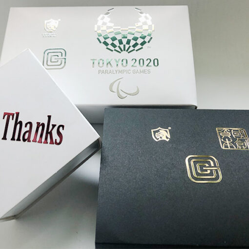 Adesivo in metallo con scatola di imballaggio 29 loghi JTT | Produttori, fabbrica di adesivi con logo metallico personalizzato professionale in Cina